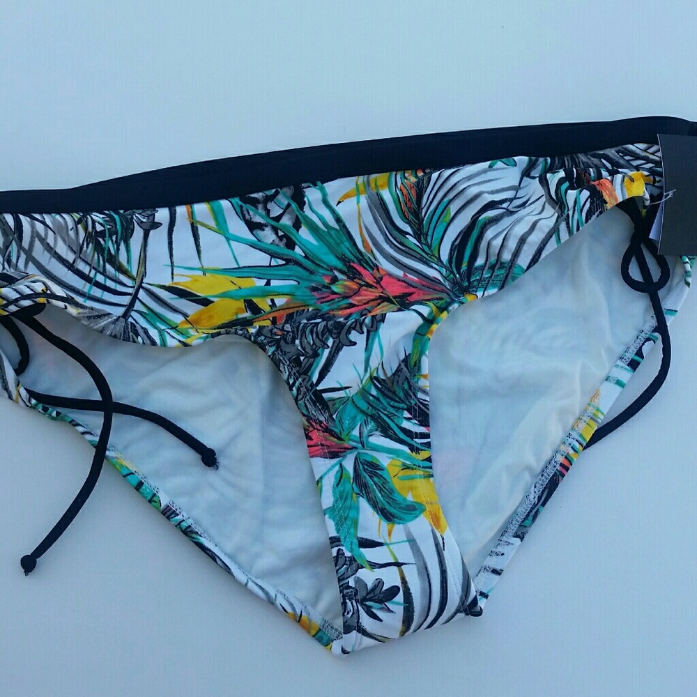 SKYE + plus suri,leaf print hipster 1X